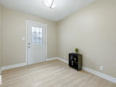 11317 22 AV NW photo 23