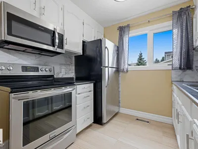 11317 22 AV NW photo 16