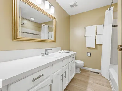 11317 22 AV NW photo 38