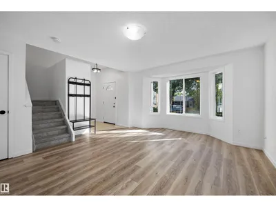 11822 47 ST NW photo 8