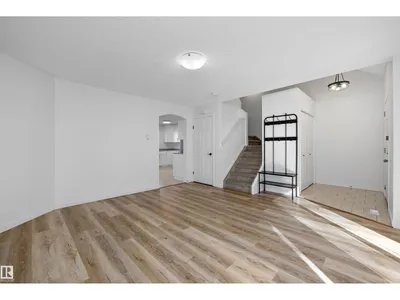 11822 47 ST NW photo 9