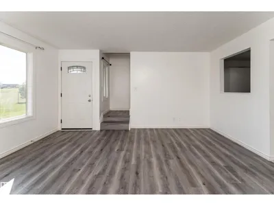 11363 22 AV NW photo 4