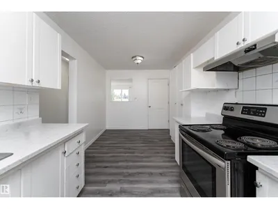 11363 22 AV NW photo 11