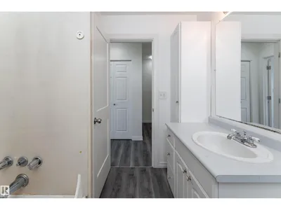 11363 22 AV NW photo 27