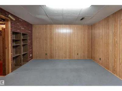 11363 22 AV NW photo 31