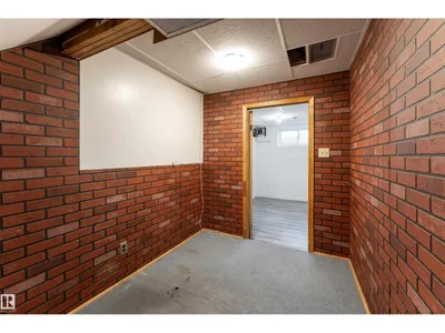 11363 22 AV NW photo 33