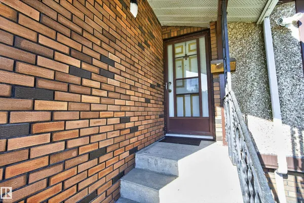 1908 62 ST NW photo 3