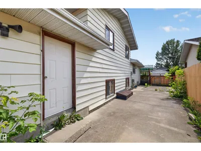 6348 34A AV NW photo 45