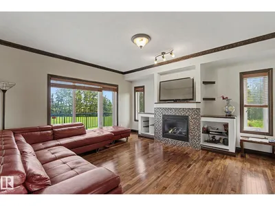 7245 2 ST SW photo 14