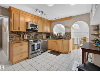 2812 35 ST NW photo 14