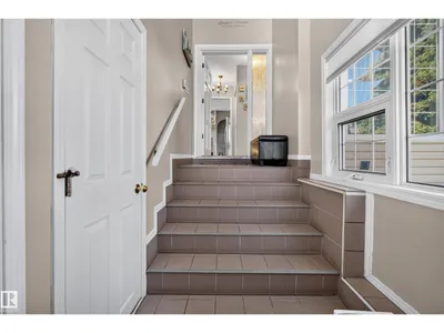 2812 35 ST NW photo 5