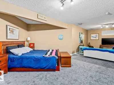 184 FOXBORO PL photo 37