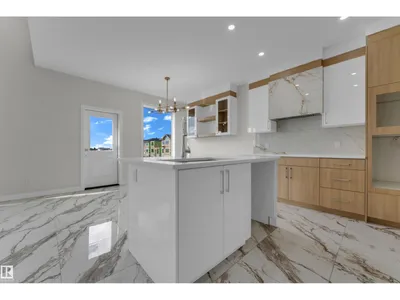 3816 39 St photo 18