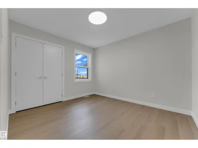 3816 39 St photo 31
