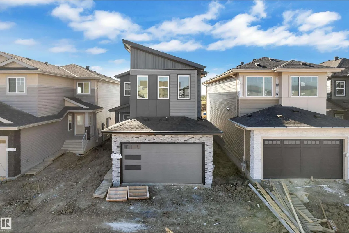 3816 39 St exterior