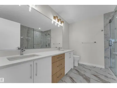 3816 39 St photo 26