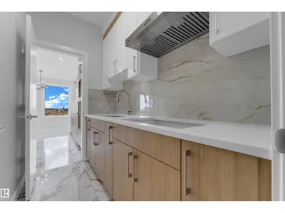 3816 39 St photo 19
