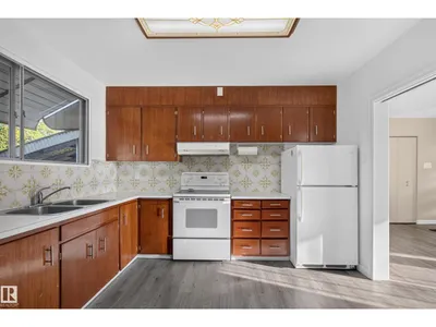 140 WILLOW ST photo 11