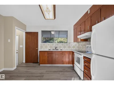 140 WILLOW ST photo 9