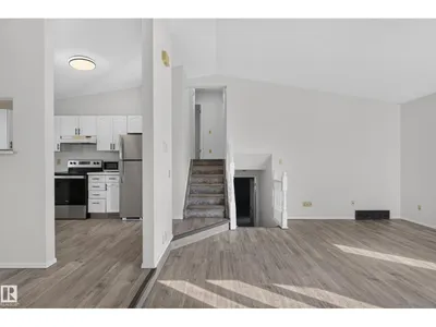 3722 34A AV NW NW photo 10