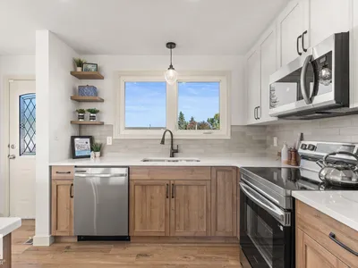 5208 10 AV NW photo 22