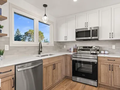 5208 10 AV NW photo 25