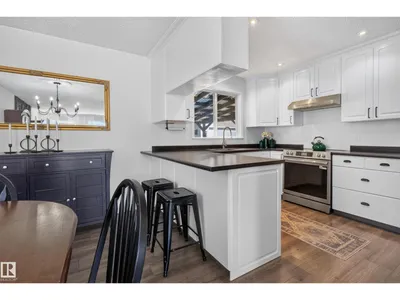 3606 37 AV photo 16