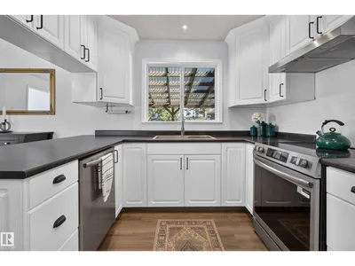 3606 37 AV photo 19