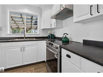 3606 37 AV photo 20