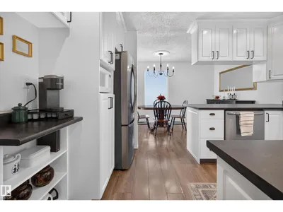 3606 37 AV photo 21