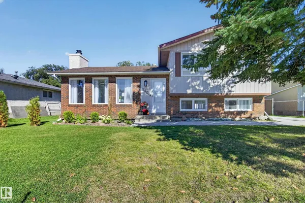 3606 37 AV photo 3