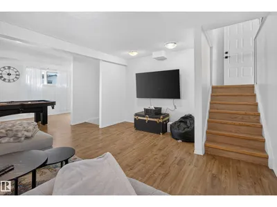 3606 37 AV photo 30
