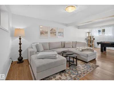 3606 37 AV photo 31