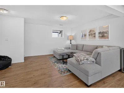 3606 37 AV photo 32