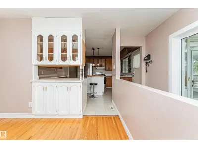 8610 157 ST NW photo 9