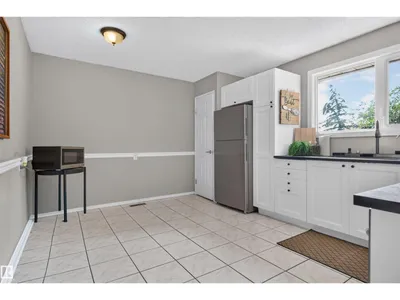 3606 44 ST photo 10