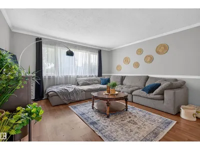 3606 44 ST photo 5