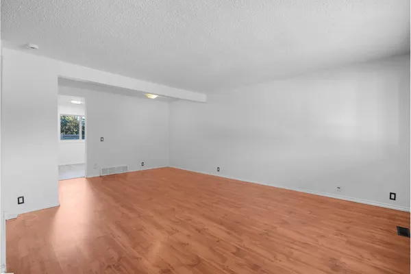 #22 13833 30 ST NW photo 3
