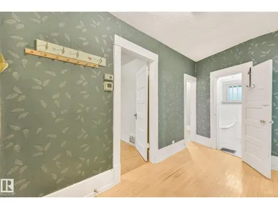 9824 91 AV NW photo 11