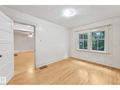 9824 91 AV NW photo 22