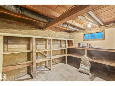 9824 91 AV NW photo 38