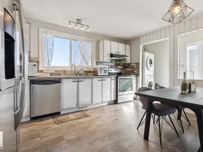 11452 39 AV NW photo 10