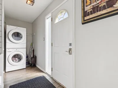 11452 39 AV NW photo 4