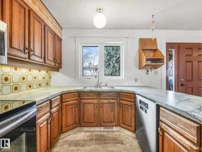 4512 20A AV NW photo 14