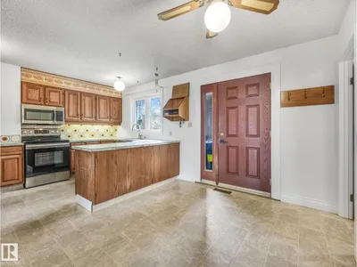 4512 20A AV NW photo 16