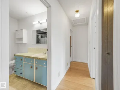 4512 20A AV NW photo 27