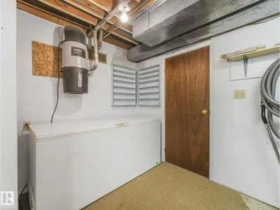 4512 20A AV NW photo 41