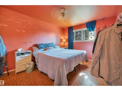 8812 135a AV S NW photo 40