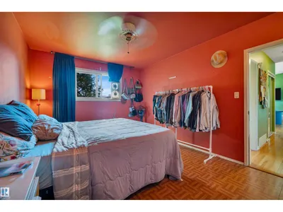 8812 135a AV S NW photo 35