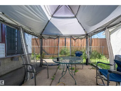 8812 135a AV S NW photo 6